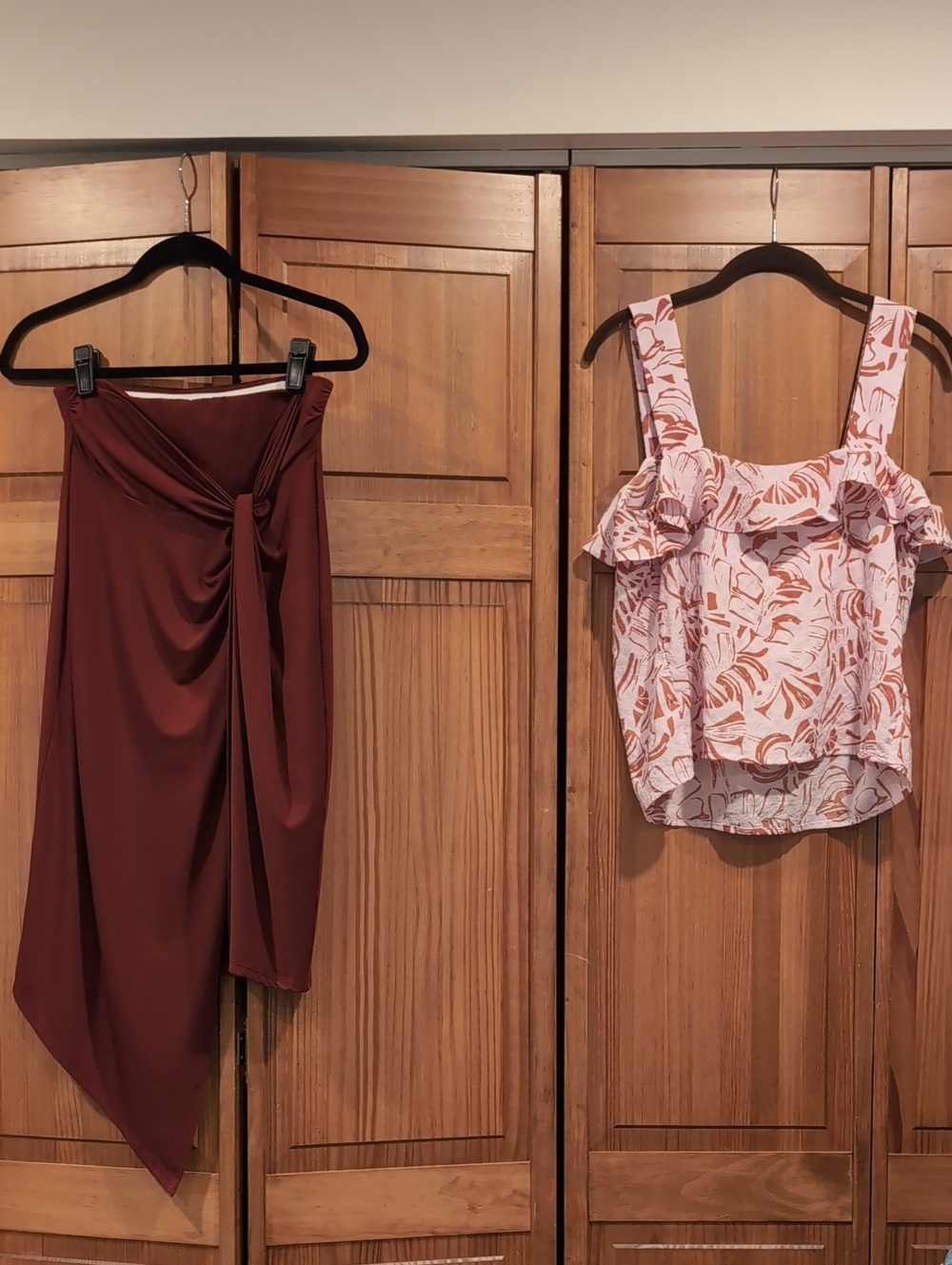 Nine West Rust And Pink Blouse w/Ruffle Trim And Two-Inch Straps w/Rust Skirt